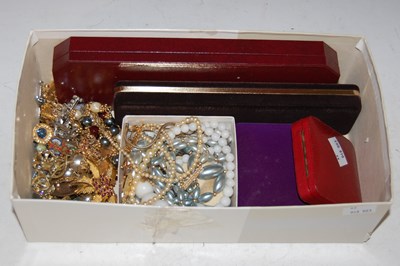 Lot 96 - A box of assorted costume jewellery.