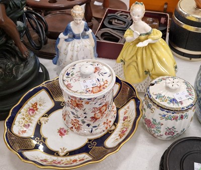 Lot 459 - A group of assorted porcelain and ceramics to...