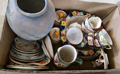 Lot 516 - A box of assorted ceramics to include a...