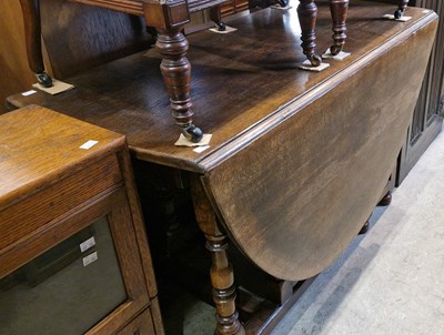 Lot 685 - A group of furniture to include an oak...