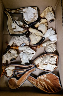 Lot 564 - A box of assorted cased and loose Meerschaum...