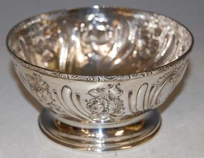 Lot 116 - A George III silver footed bowl, London, 1792,...