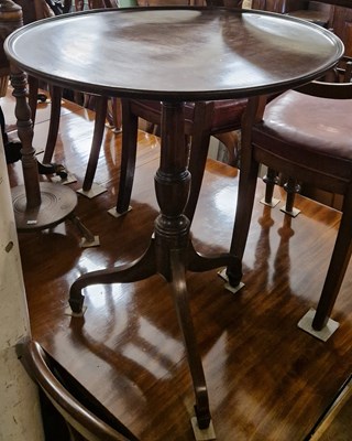 Lot 819 - A late 18th / early 19th century mahogany...