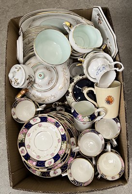 Lot 577 - Box - assorted tea ware to include a Paragon...