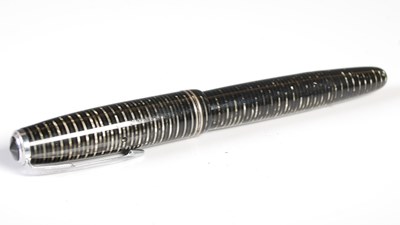 Lot 64 - A Vintage Parker Vacumatic fountain pen in the...