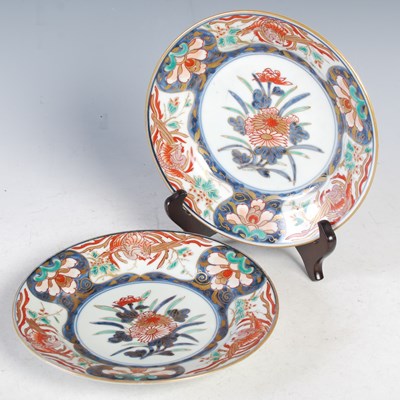 Lot 555 - A pair of Japanese Imari porcelain plates,...