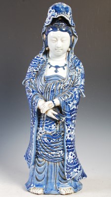 Lot 522 - A Chinese blue and white porcelain figure of...