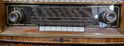Lot 719 - A vintage rosewood Nord Mende radio model...