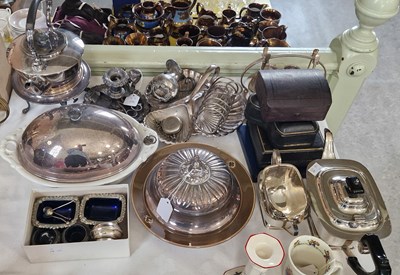 Lot 440 - A collection of EPNS items to include a kettle...