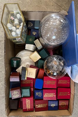 Lot 591 - Box - assorted boxed and unboxed ceramic,...