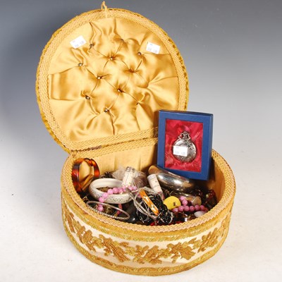 Lot 339 - A jewellery box containing assorted costume...