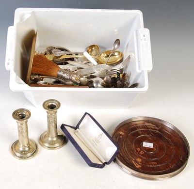 Lot 341 - Box - assorted metalware to include mixed EP...