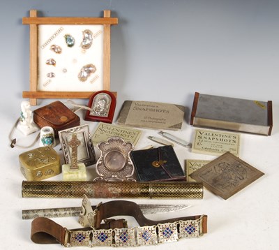 Lot 352 - Box - assorted mixed wares to include a brass...