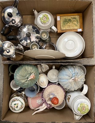 Lot 583 - Two boxes - assorted mixed ware to include a...