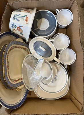 Lot 597 - Two boxes - assorted tea / dinner ware to...