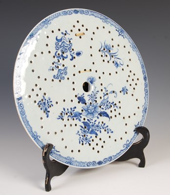 Lot 504 - A Chinese porcelain blue and white circular...