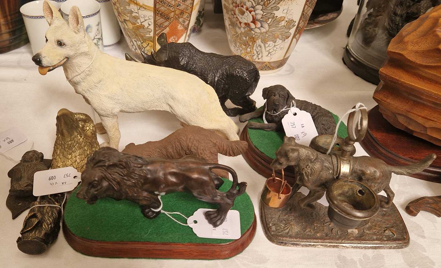 Lot 434 - A collection of nine assorted animal figures