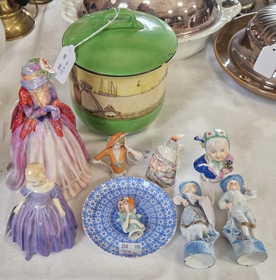 Lot 465 - A collection of mixed porcelain and ceramics...