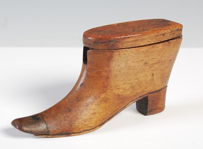 Lot 34 - A treen snuff horn in the form of a boot/shoe,...