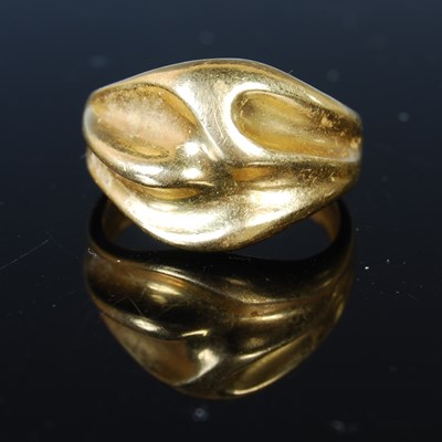 Lot 79 - A high carat yellow metal dress ring stamped...