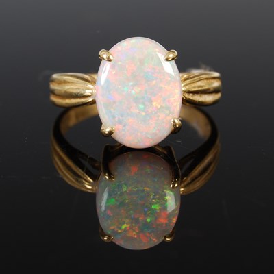 Lot 82 - A yellow metal and opal single stone ring,...