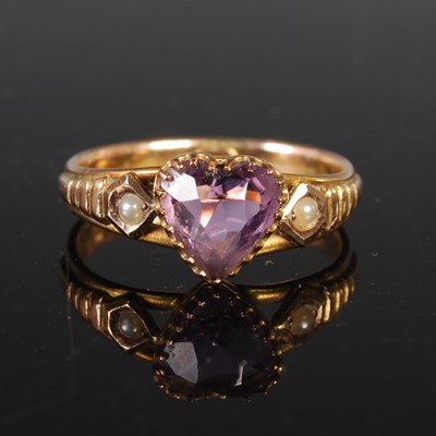 Lot 85 - A yellow metal amethyst and split pearl...