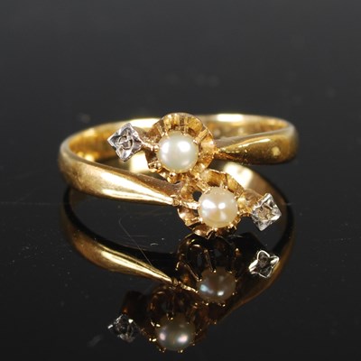 Lot 89 - A yellow metal and split pearl two stone ring,...