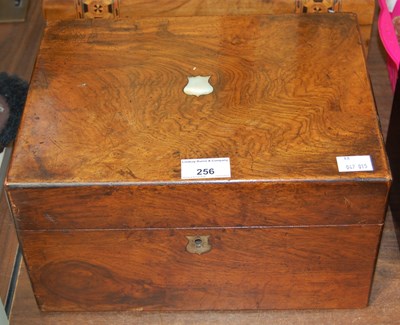 Lot 256 - An early 20th century vanity box, the centre...