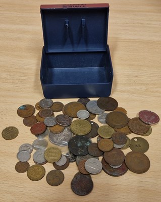 Lot 107A - A box of assorted vintage coinage.