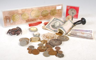 Lot 110 - A collection of assorted vintage coinage,...