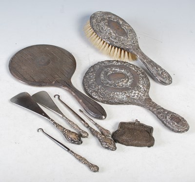 Lot 182 - A collection of assorted silver and white...