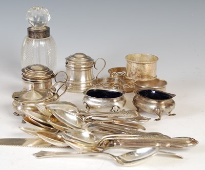 Lot 205 - A collection of silverware to include assorted...