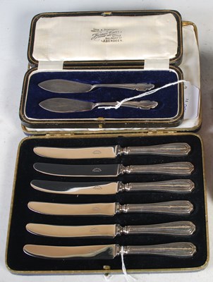 Lot 192 - A cased set of six Sheffield silver handled...