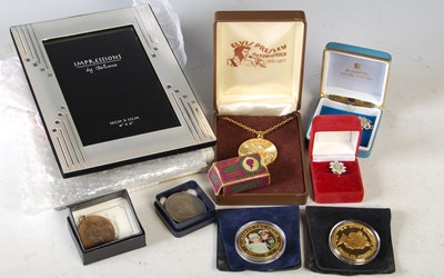 Lot 248 - A collection of various items to include...