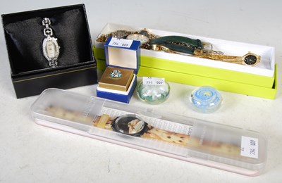 Lot 257 - A collection of assorted ladies wristwatches...