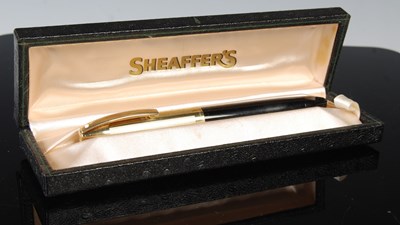 Lot 265 - A vintage Shaeffer's combination fountain...