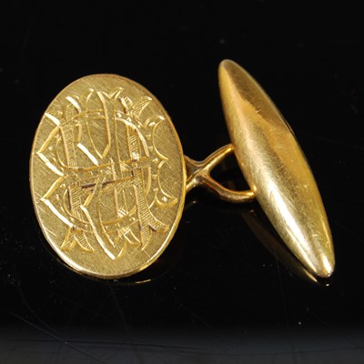 Lot 273 - A single yellow metal cufflink stamped "22c",...