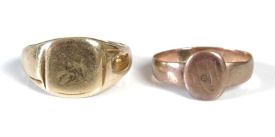 Lot 277 - A 9ct gold signet ring, size T, together with...