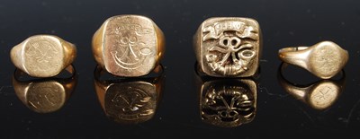 Lot 285 - Four assorted 9ct gold signet rings, gross...