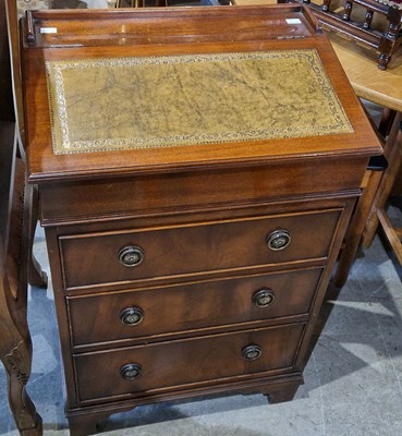 Lot 781 - A 20th century reproduction Davenport style...