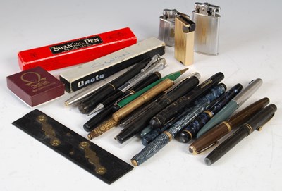 Lot 332 - A collection of assorted fountain pens to...