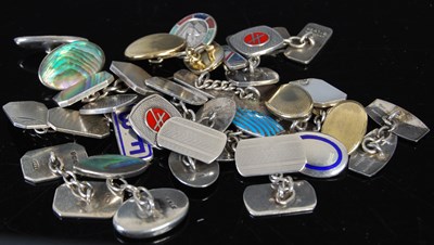 Lot 122H - A collection of assorted silver and white...