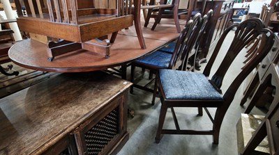 Lot 814 - A mixed dining room suite comprising a...