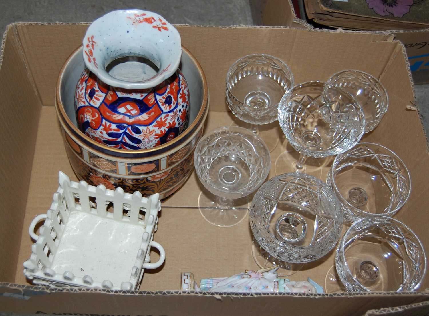 Lot 469 - Box - mixed ceramics and glassware