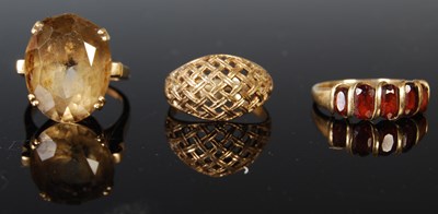 Lot 76 - Three rings to include a 9ct gold ring, 2.2...