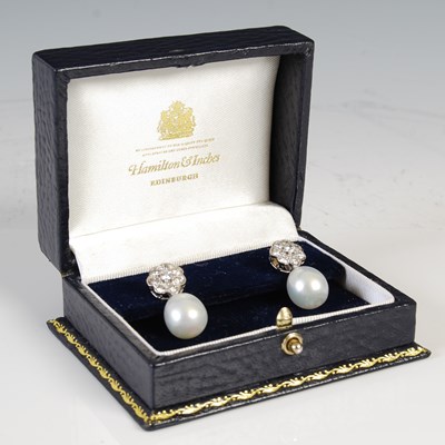 Lot 454 - A pair of white metal, cultured pearl and...