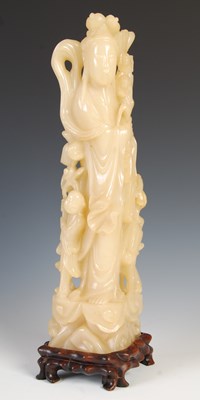 Lot 541 - A Chinese carved alabaster figure of Guanyin,...