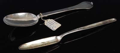 Lot 317 - A William III silver trefid end spoon, London,...