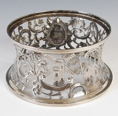 Lot 350 - A George V Irish silver dish ring, Dublin,...