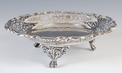 Lot 351 - A George V silver dish, Sheffield, 1910,...